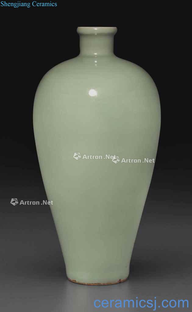 The southern song dynasty/yuan Longquan celadon glaze plum bottle