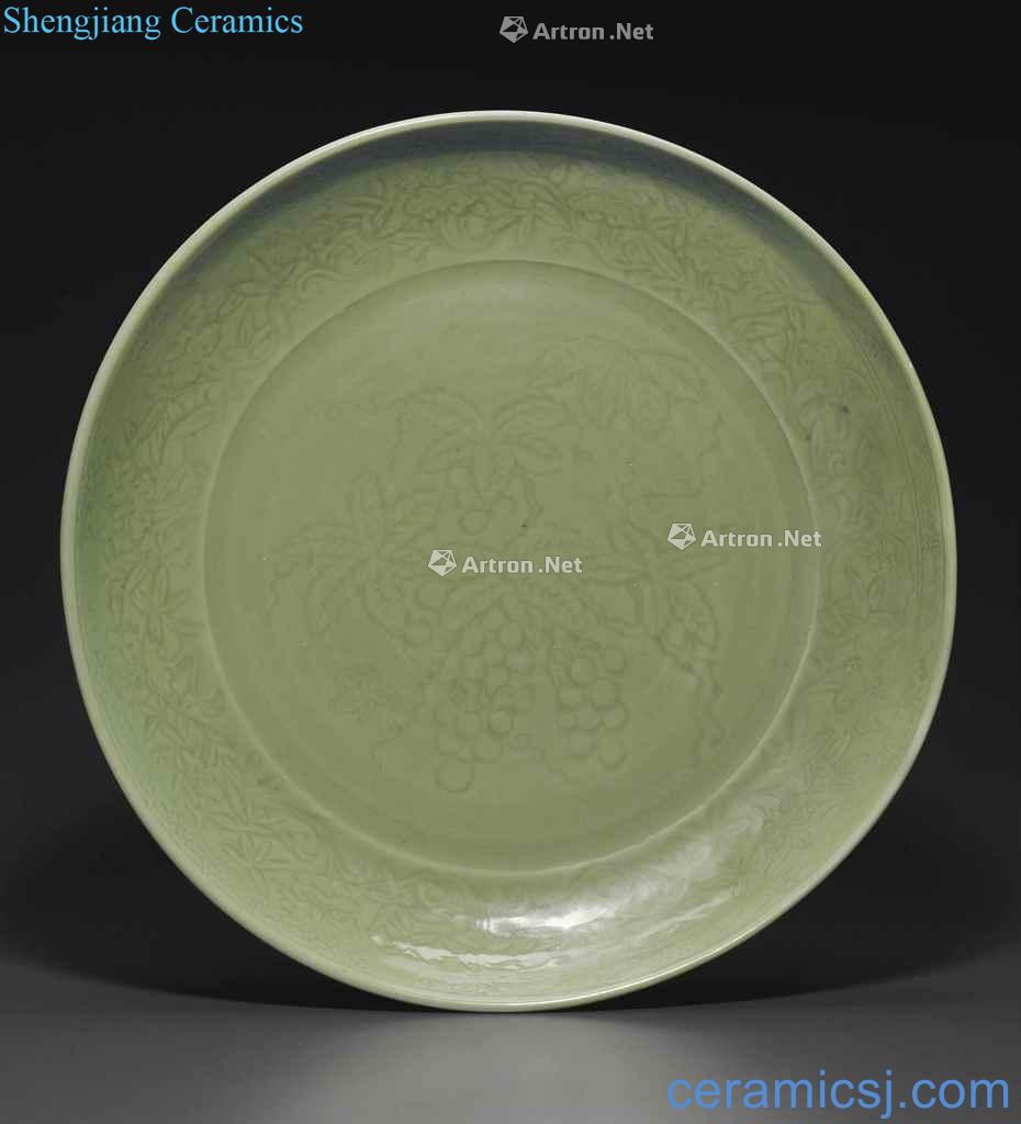 At the beginning of Ming in the 15th century Longquan green glazed carved grape grain market
