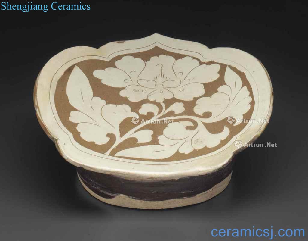 Song magnetic state kiln carved flower peony grains ruyi shaped pillow