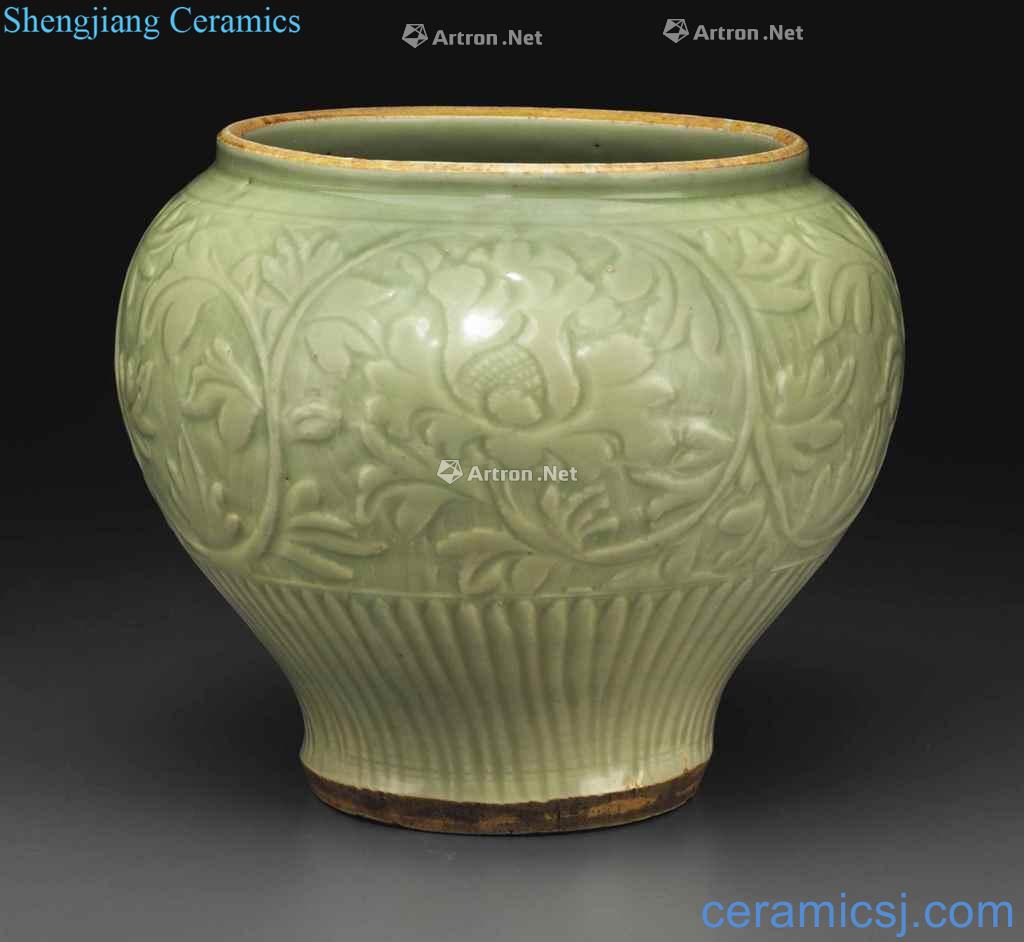 Yuan/Ming Longquan celadon green glazed carved lotus grain tank