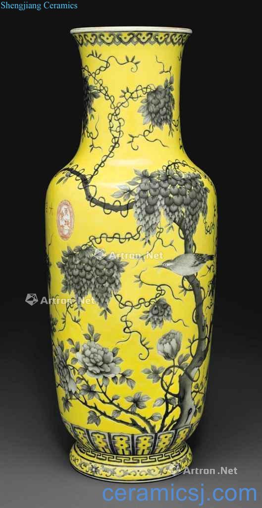 Qing guangxu Jedaiah lent the purple wisteria flowers yellow to ink in the bottle