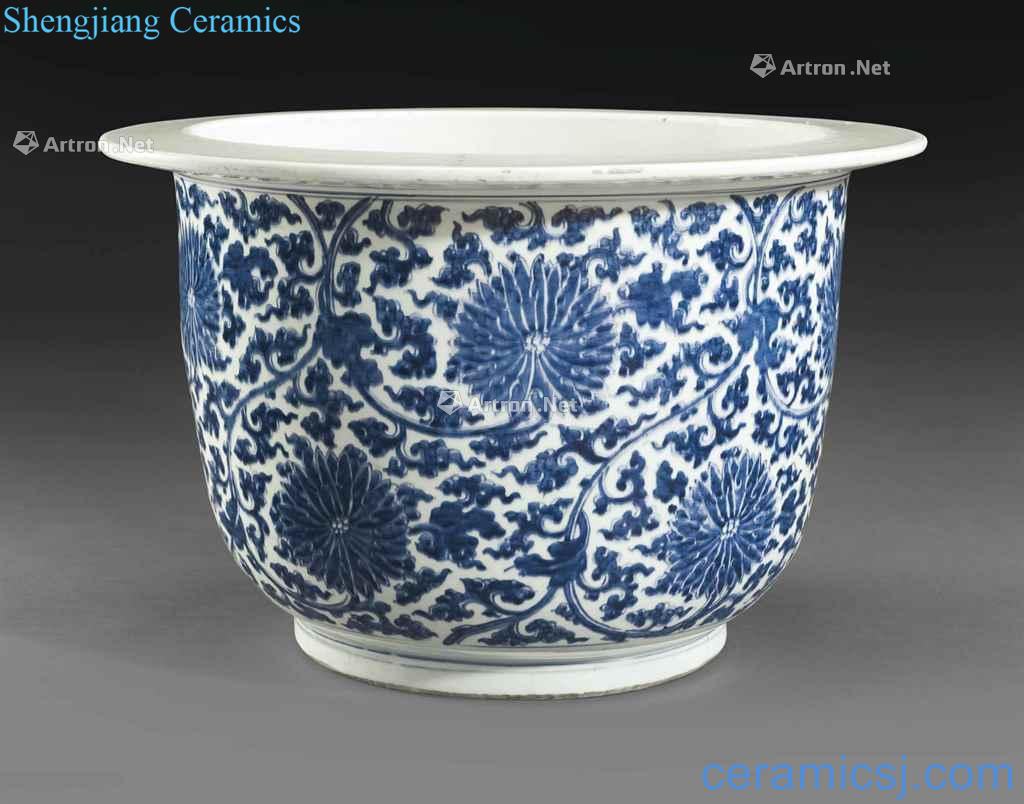 The qing emperor kangxi Blue and white chrysanthemum grain large flower pot