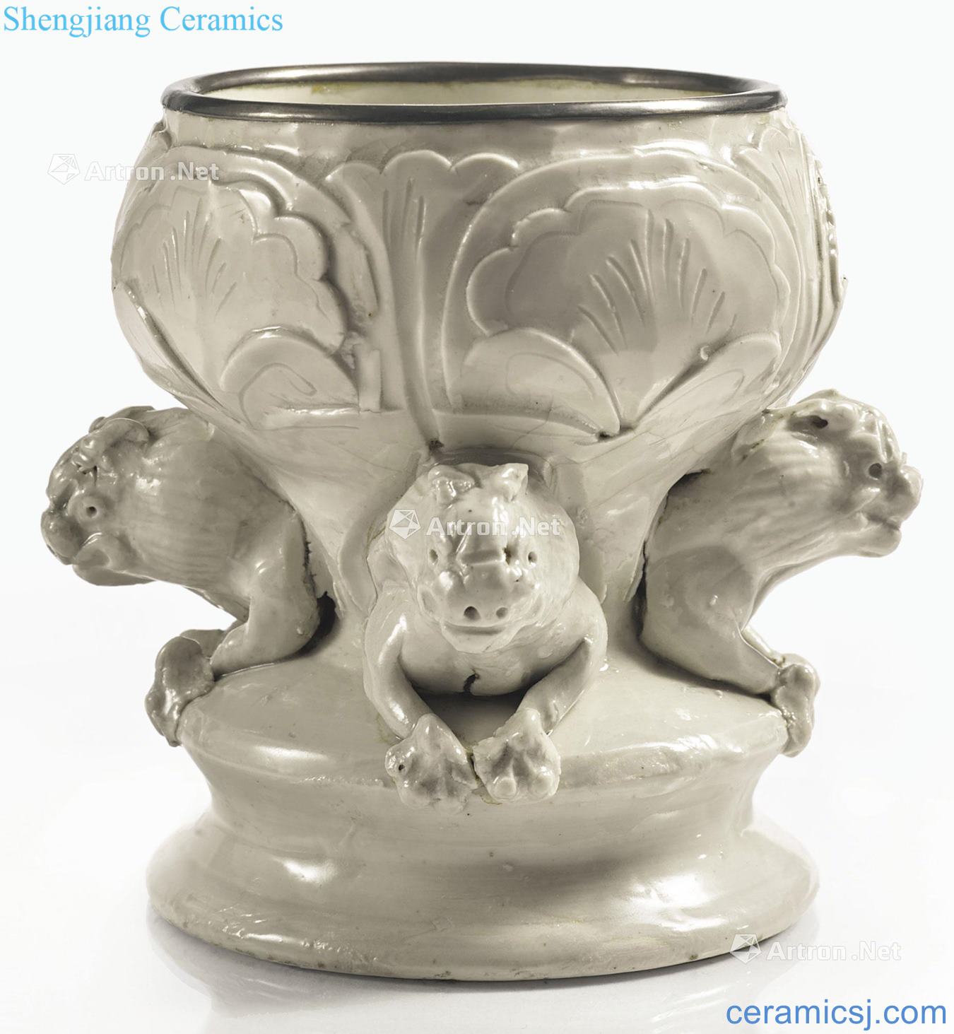 The song kiln white glazed lions with lotus footed cup