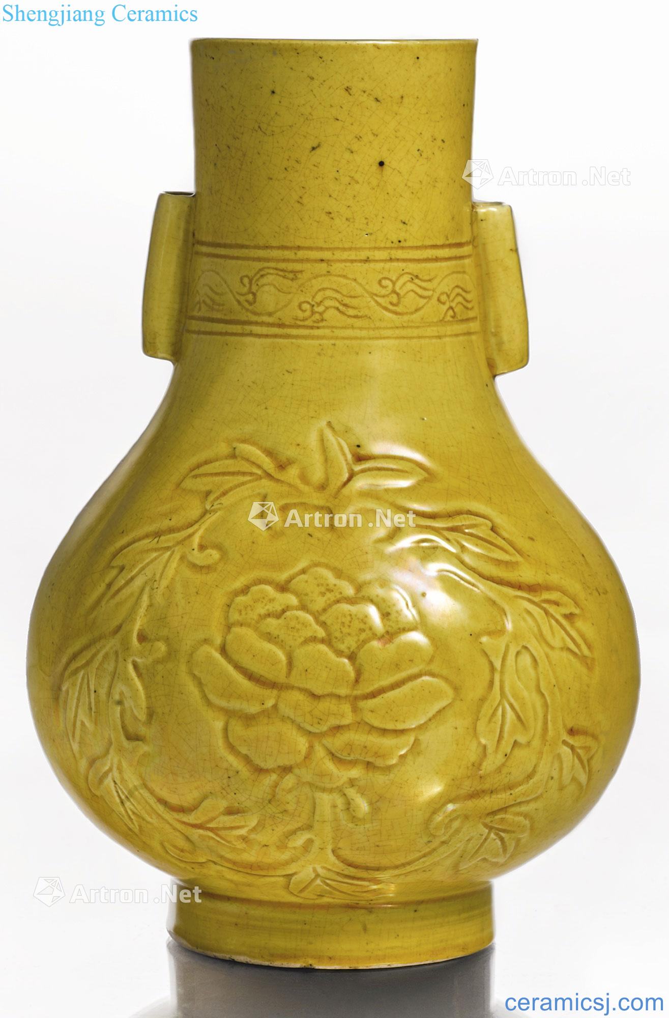 The late Ming dynasty/17th century at the beginning of the qing dynasty Yellow glaze peony grains your ear pot