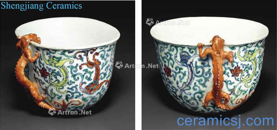Put the cup qing dragon fights wear 18th century decorative pattern