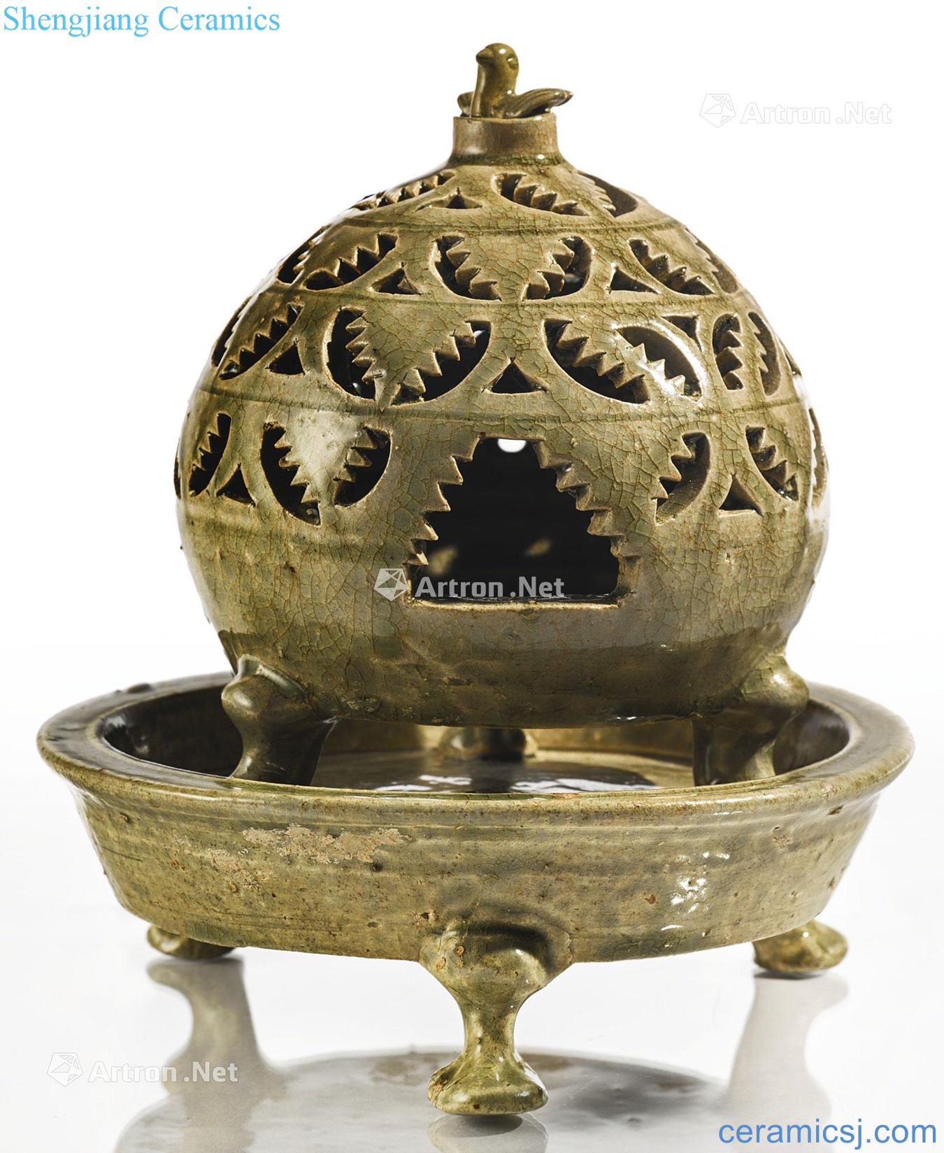 Western jin dynasty three/four centuries The kiln green glazed hollow out three foot fuming furnace