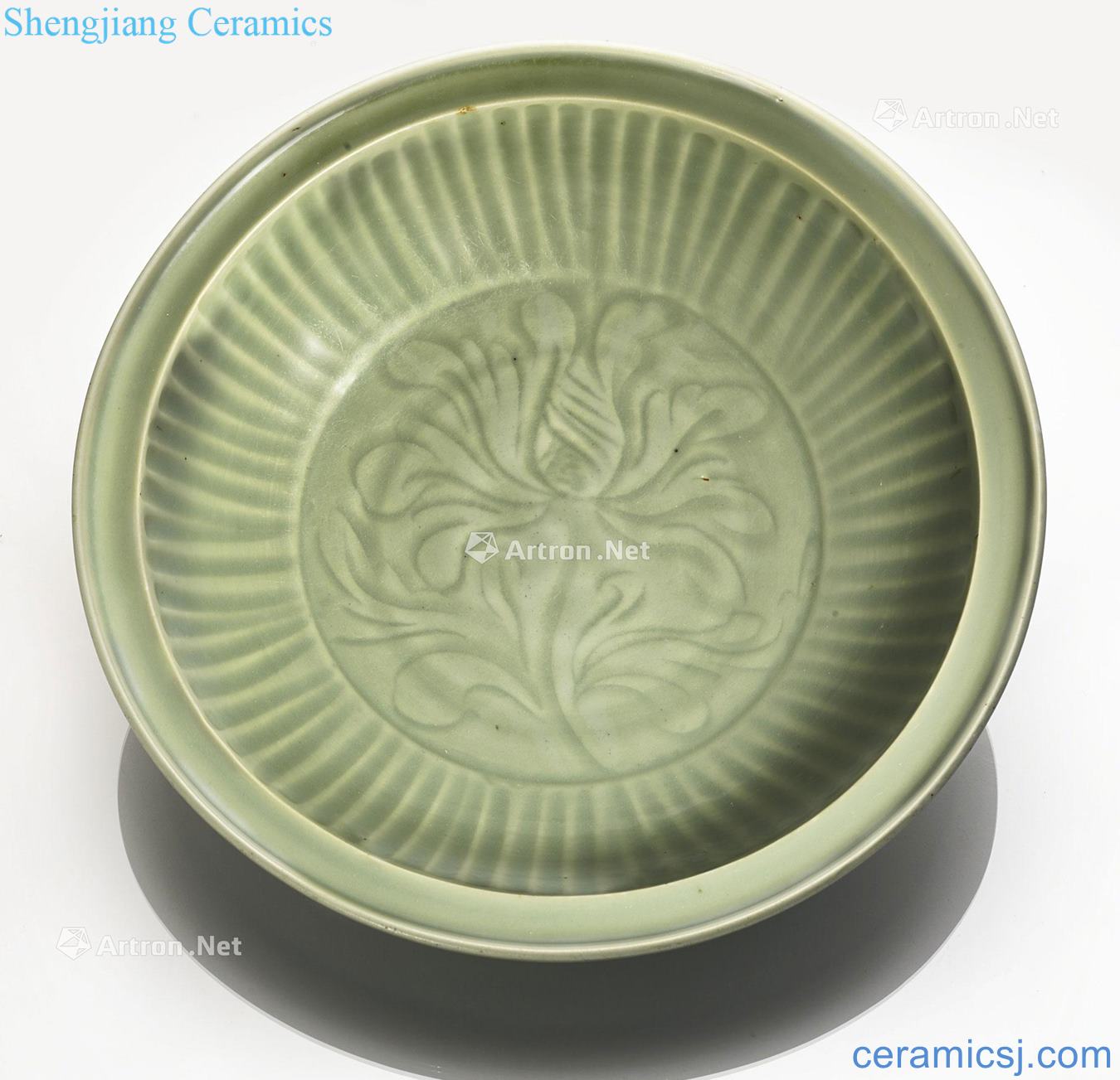 Yuan/Ming Longquan celadon glaze lotus pattern plate