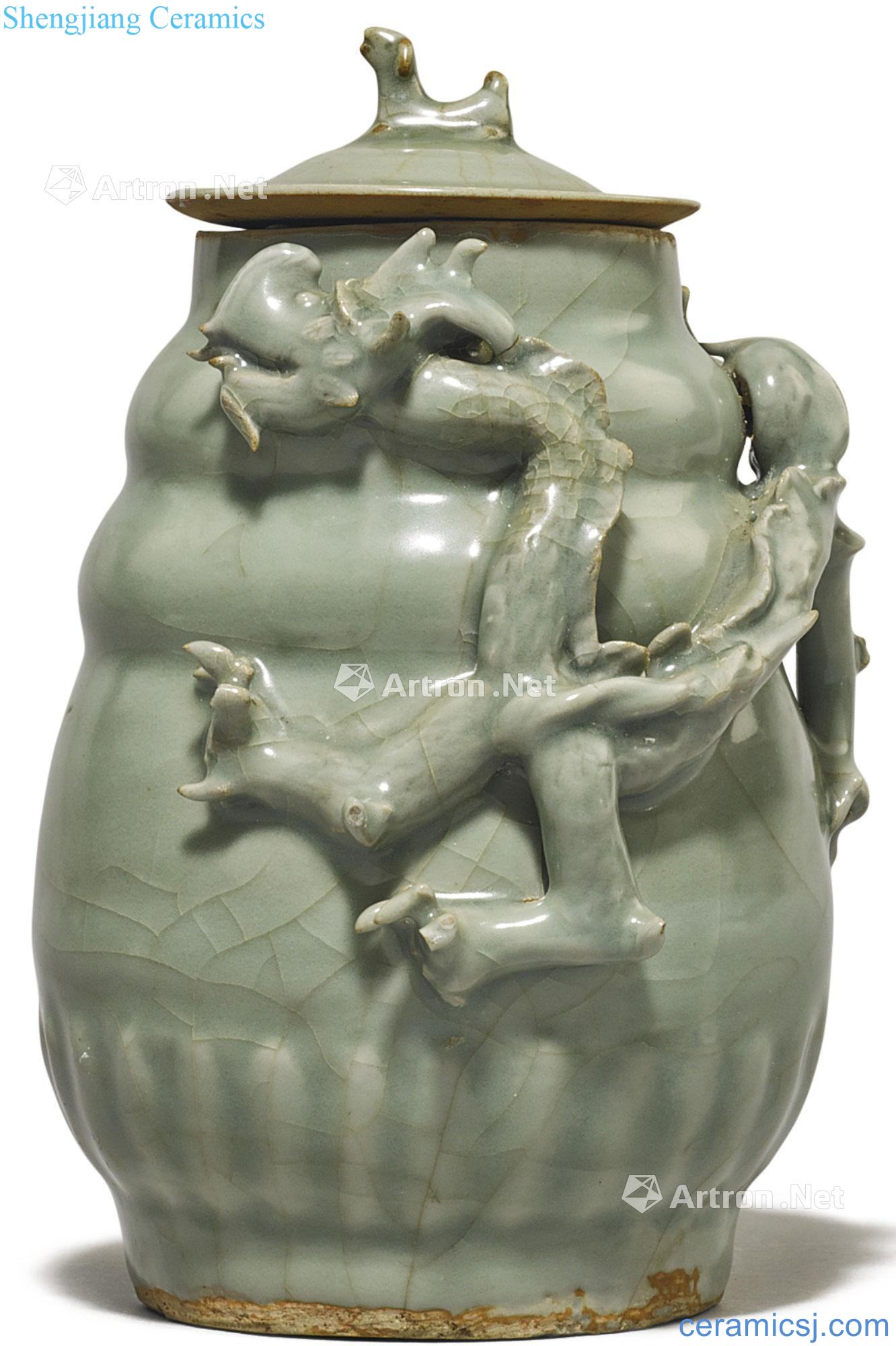 The southern song dynasty Longquan green glaze dragon bottle cap
