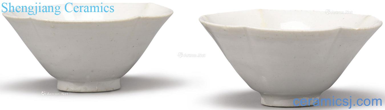 Northern song dynasty porcelain flower mouth 盌 (a)