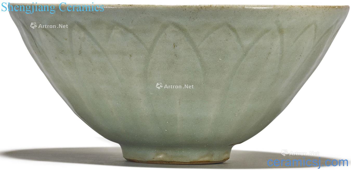 The southern song dynasty/yuan Longquan green glaze lotus-shaped 盌 lines