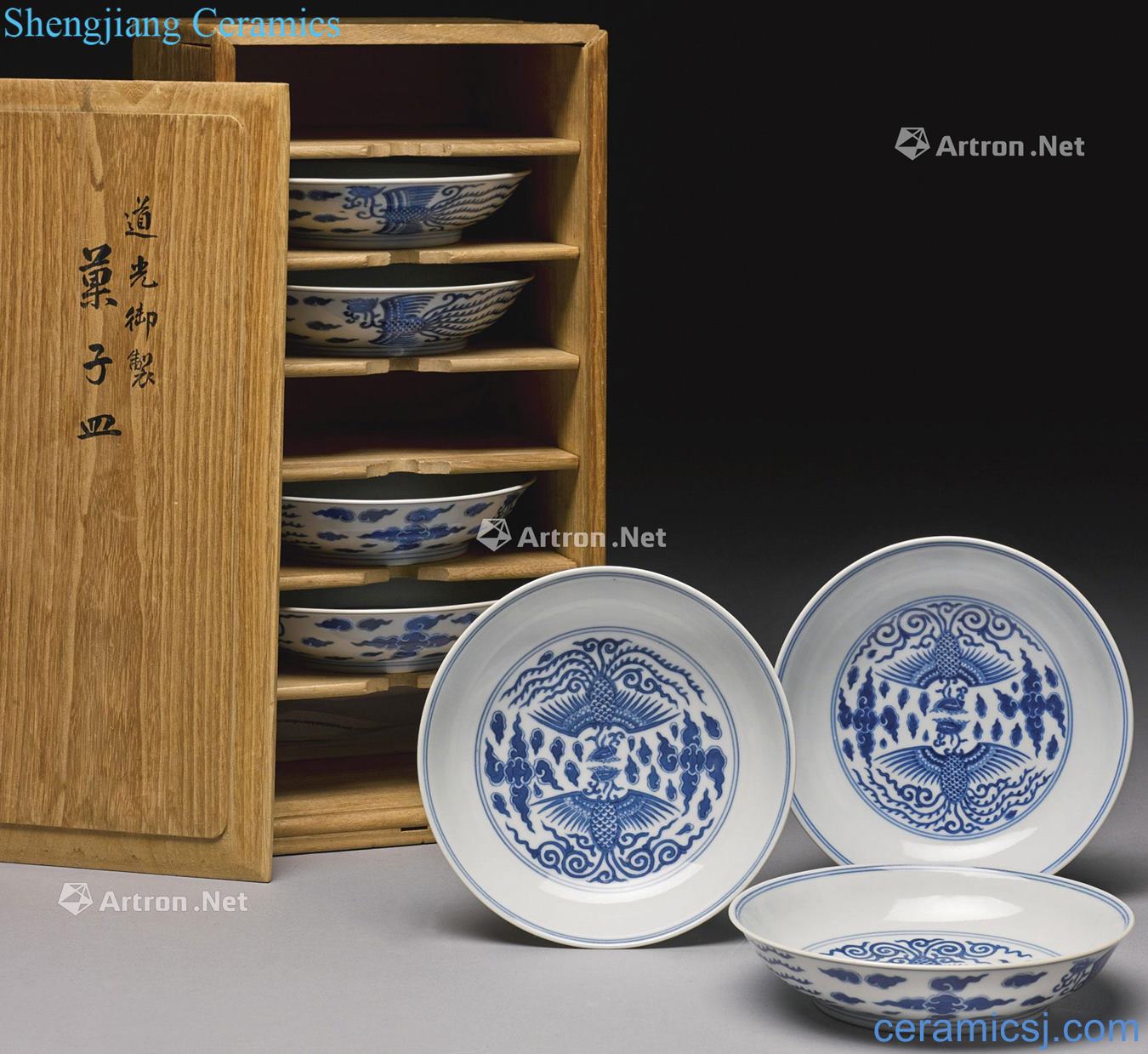 Qing dynasty in the 19th century Blue and white xiangyun double phoenix tray (7)