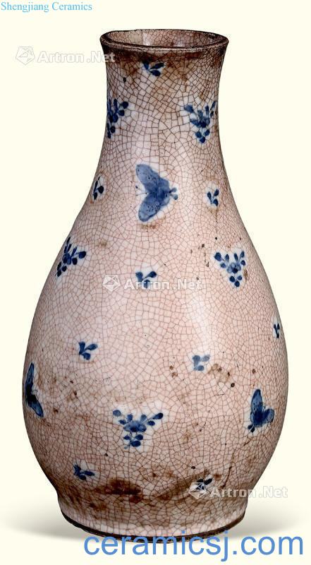 The late Ming dynasty The elder brother of the blue-and-white porcelain flower butterfly bottle