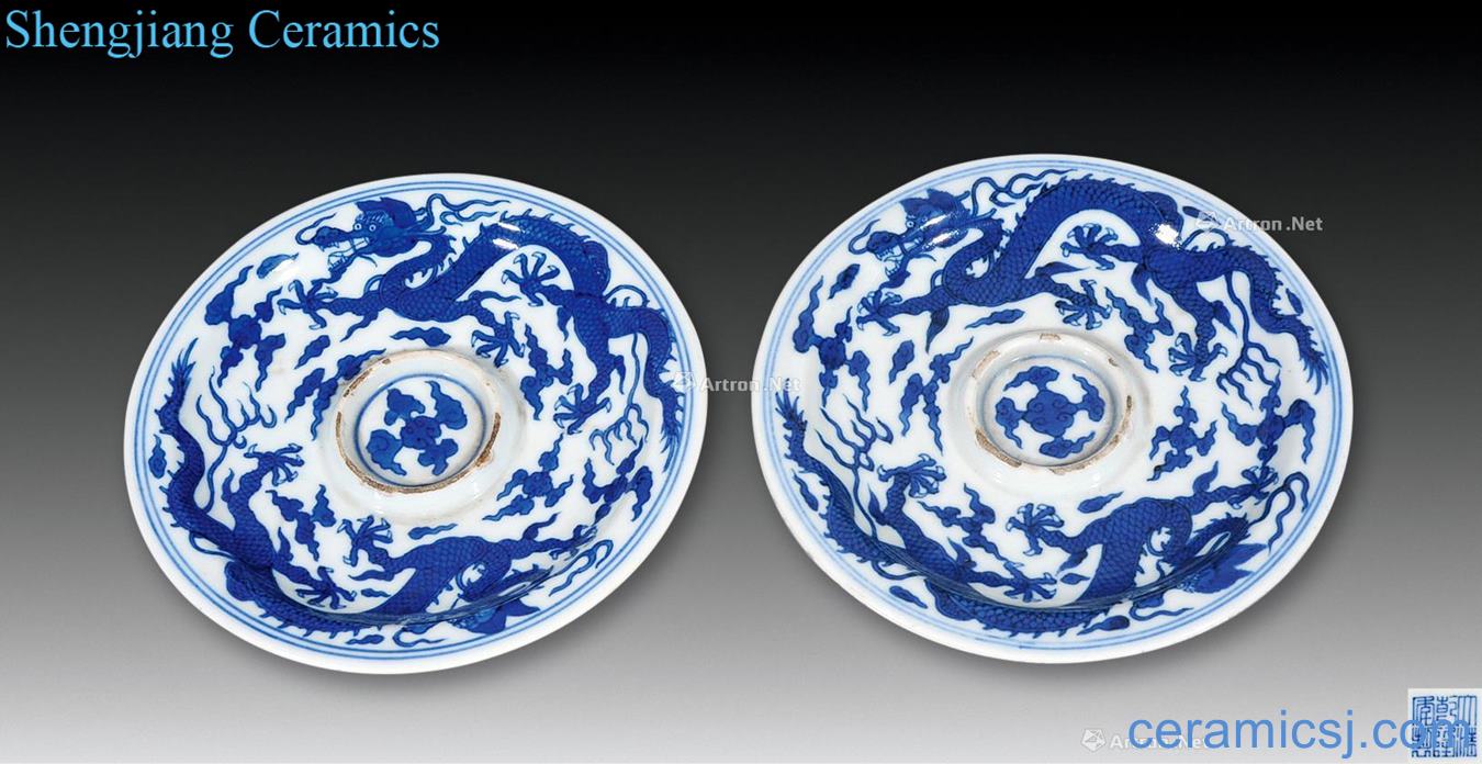 Qing dynasty blue and white dragon cup (a)