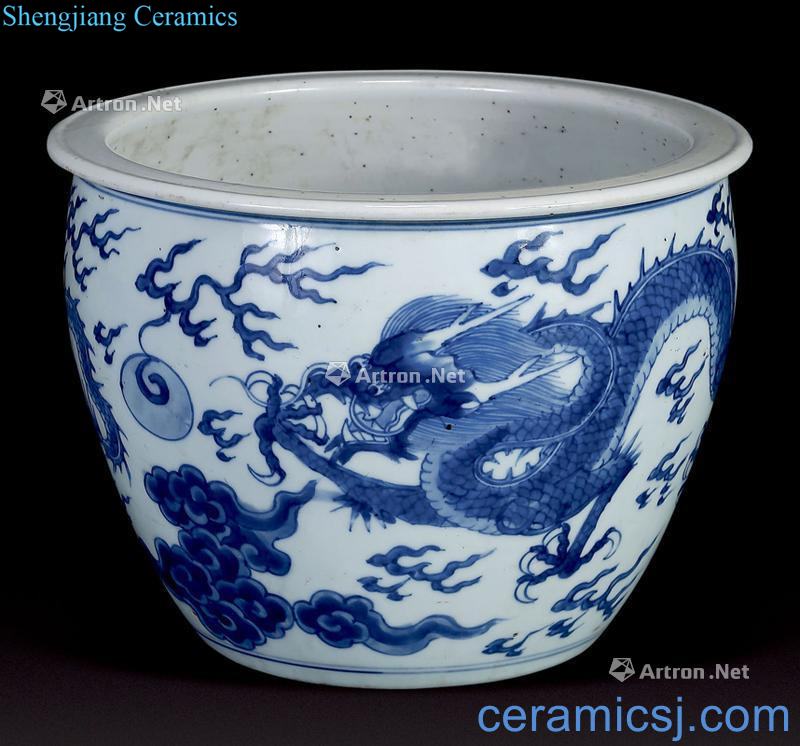 Mid qing Blue and white dragon cylinder