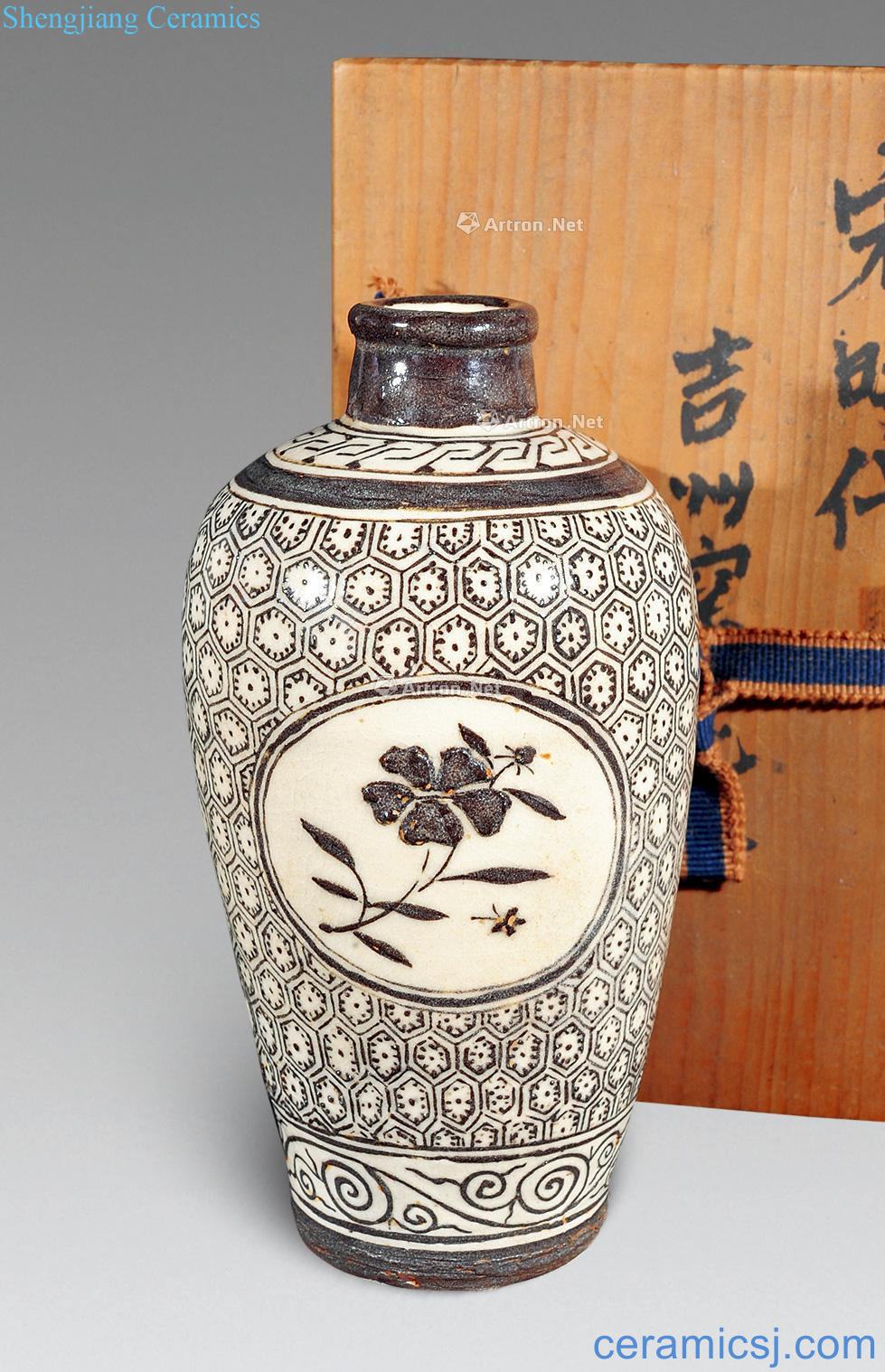 Ming or earlier Jizhou kiln stick JiaJin flower butterfly mei bottle