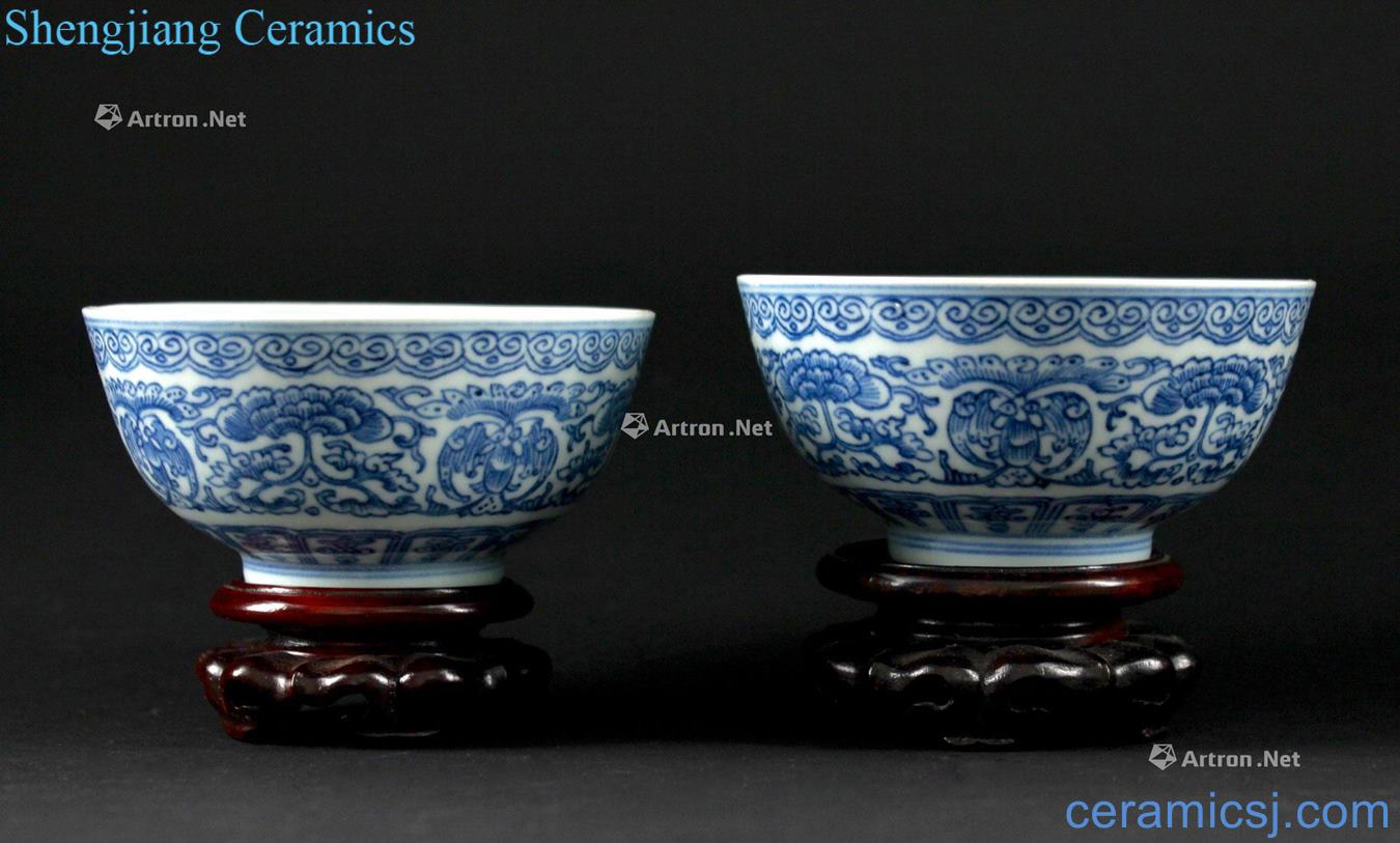 Qing jiaqing Blue and white lotus light tracing bats green-splashed bowls (a)