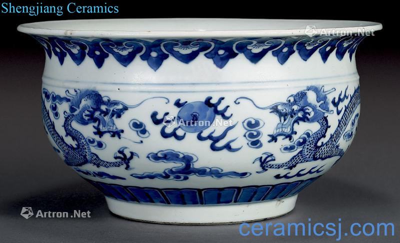 Mid qing Blue and white dragon furnace