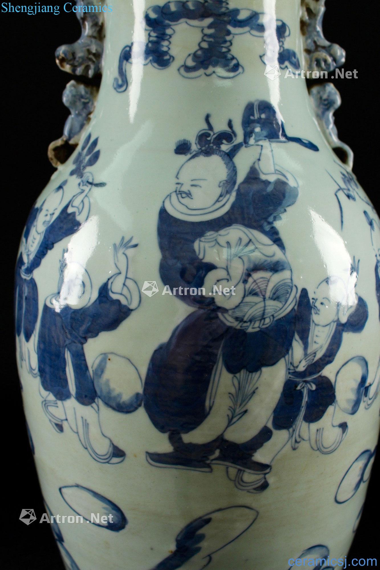 Qing guangxu Pea green glaze porcelain vase with a lion baby play