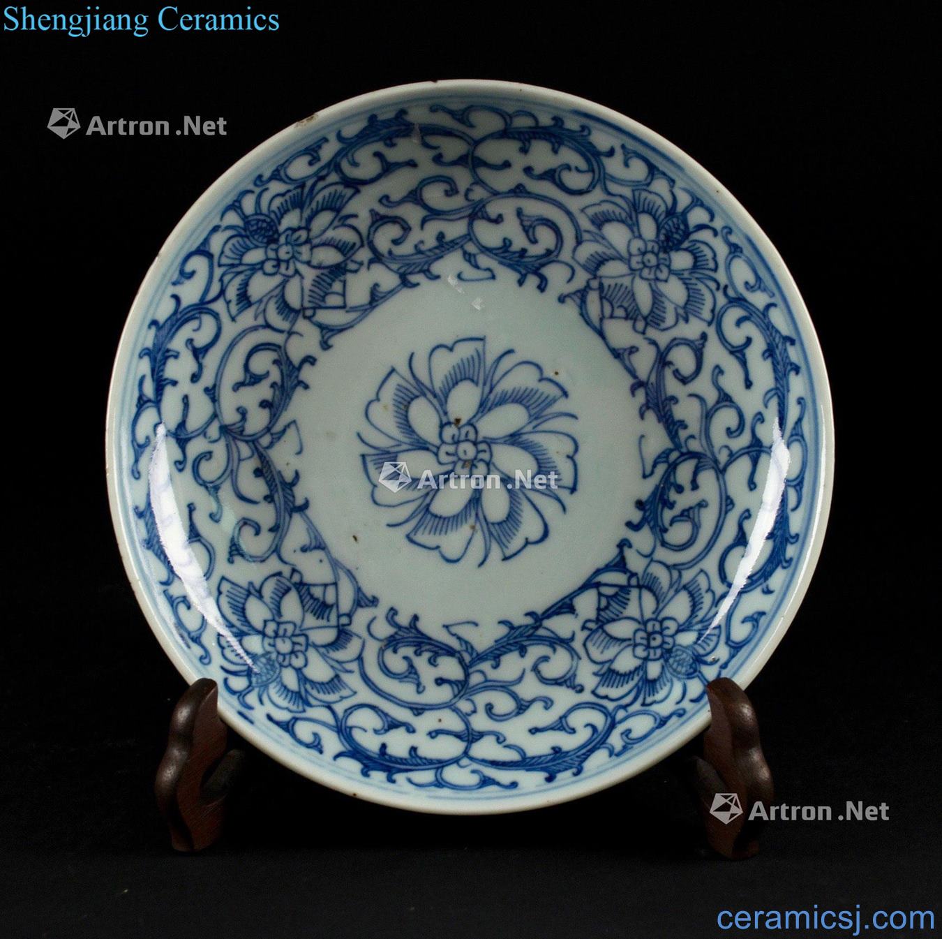 Qing jiaqing light tracing blue and white lotus flower pattern plate
