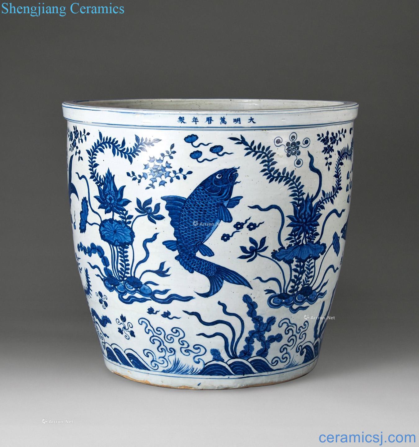 Ming wanli Blue and white fish grain cylinder