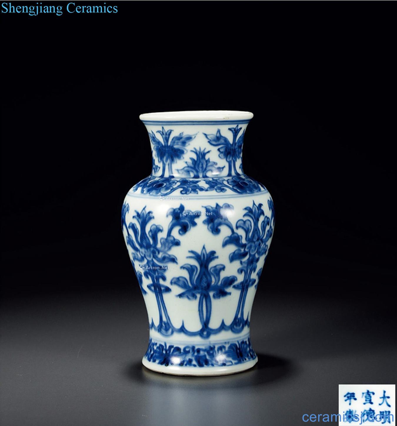 Qing dynasty blue and white flower mouth bottle