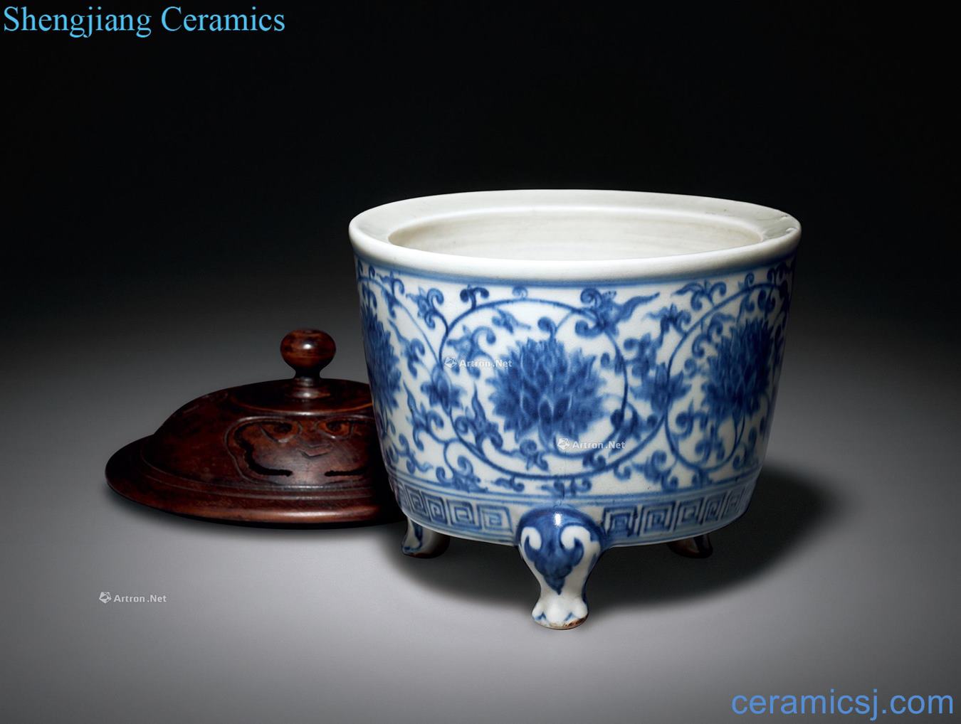 Ming xuande Blue and white lotus flower grain three-legged censer