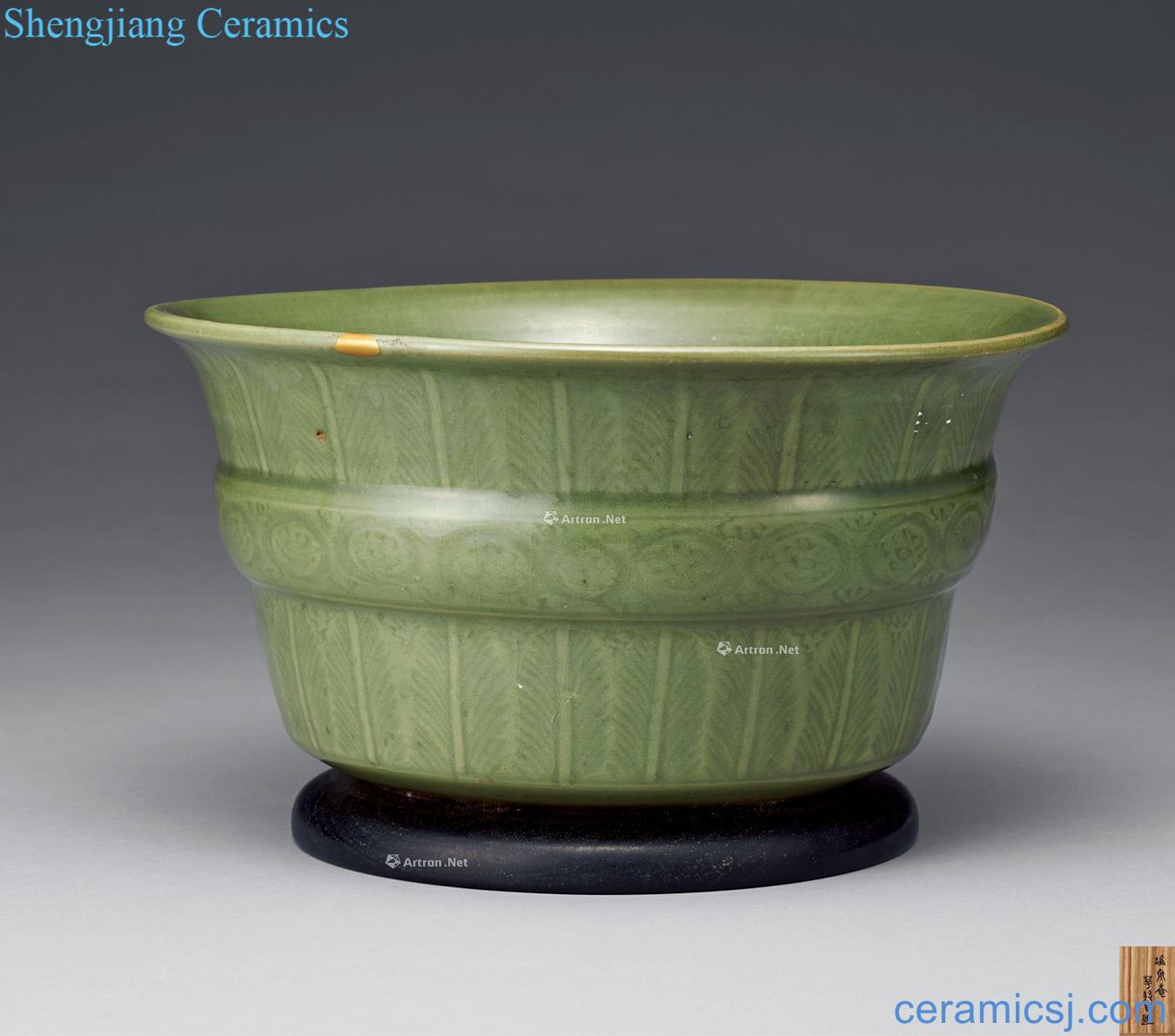 Ming dynasty Celadon carved petals grain basin