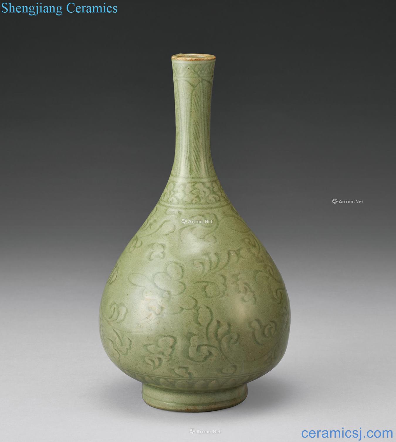 Ming dynasty Longquan celadon carved decorative pattern the flask