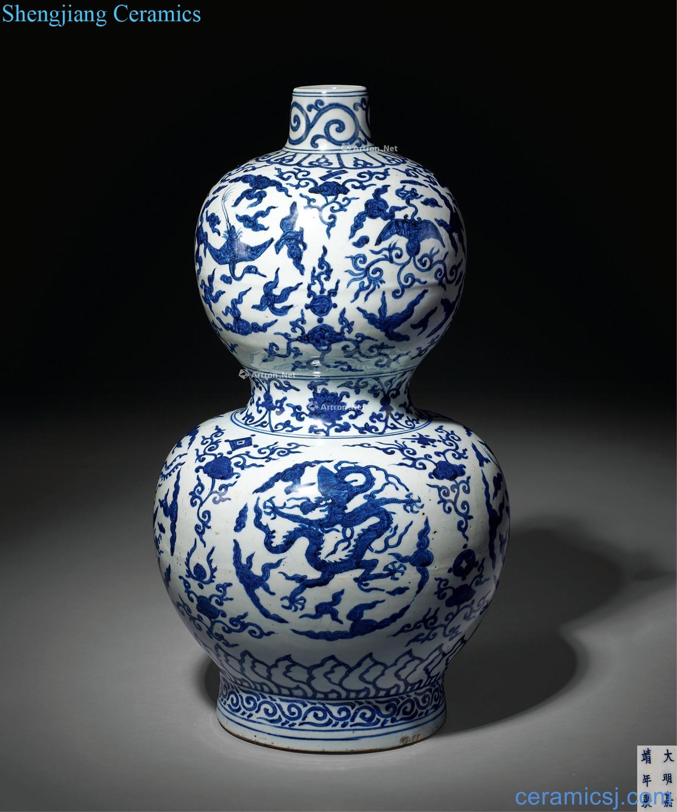 Ming jiajing A porcelain medallion dragon live gourd bottle