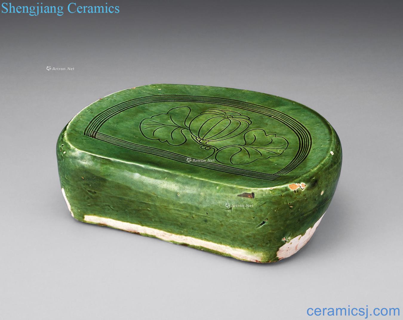 The song dynasty Green glaze carving HuaZhen