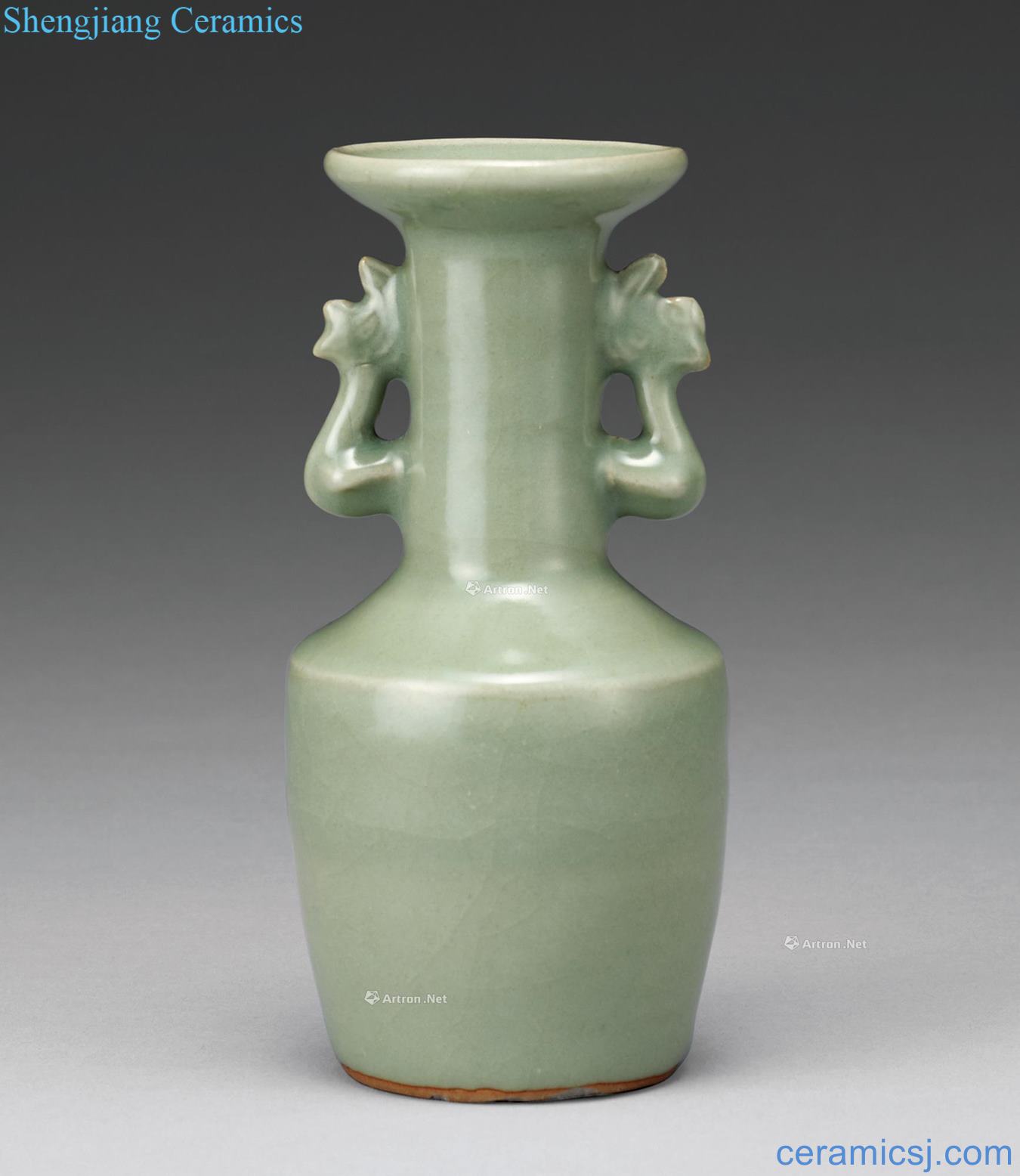 Ming dynasty Celadon ssangyong's ears