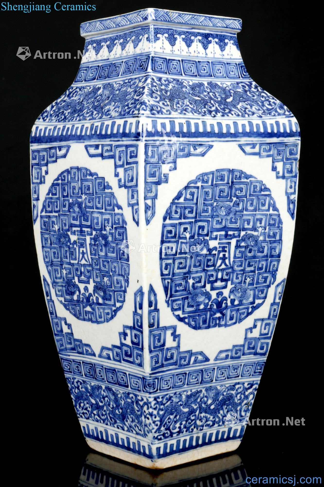 The late qing dynasty blue-and-white archaize penghu-glance bottle