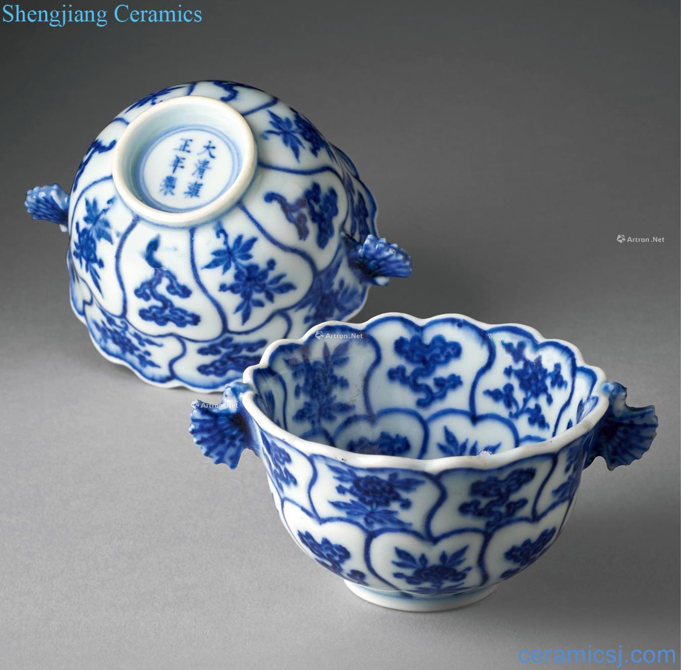 Qing yongzheng Blue and white ganoderma lucidum flower grain Pisces ear cup (a)