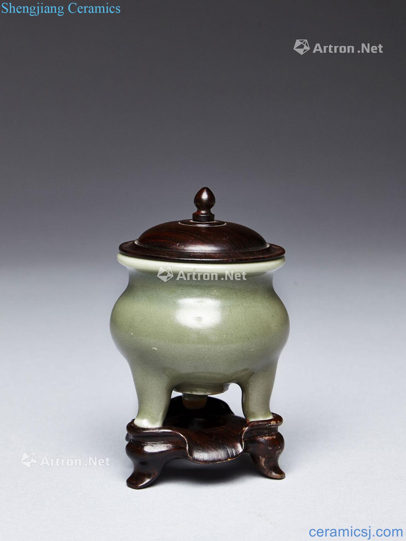 Ming Longquan celadon small incense burner with three legs
