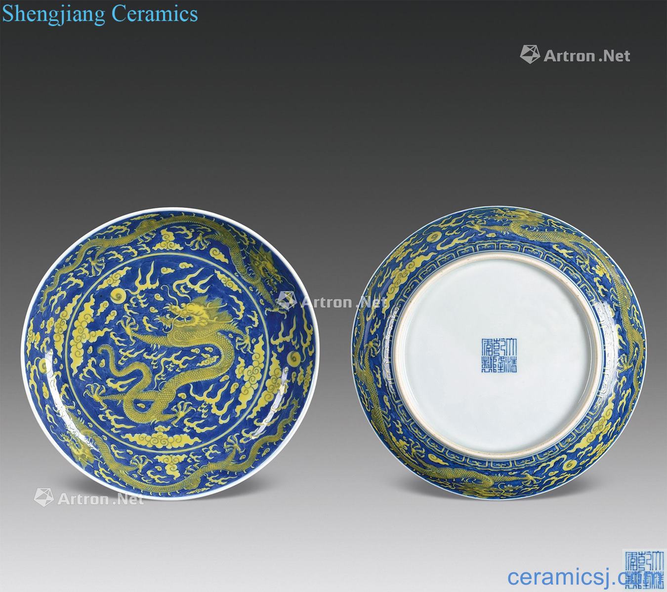Qing qianlong Blue and white to Huang Longwen plate (a)
