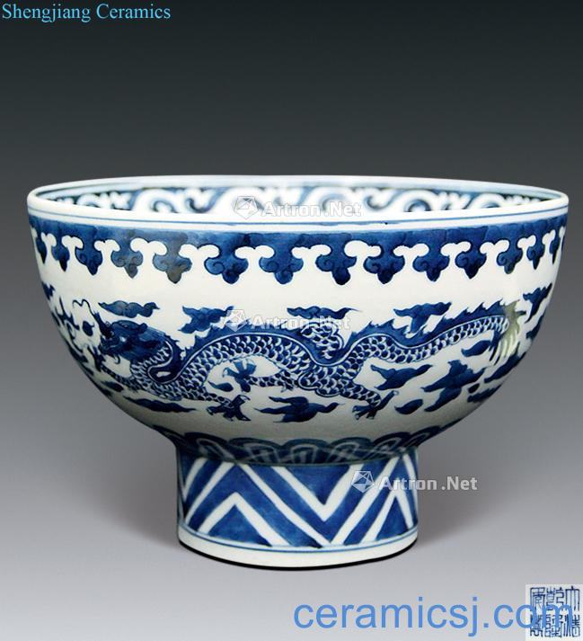 Blue and white longfeng grain footed bowl