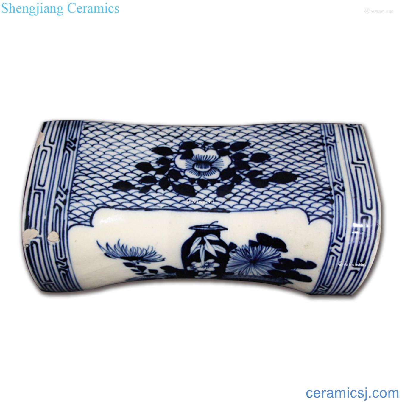 The yuan dynasty blue and white porcelain pillow