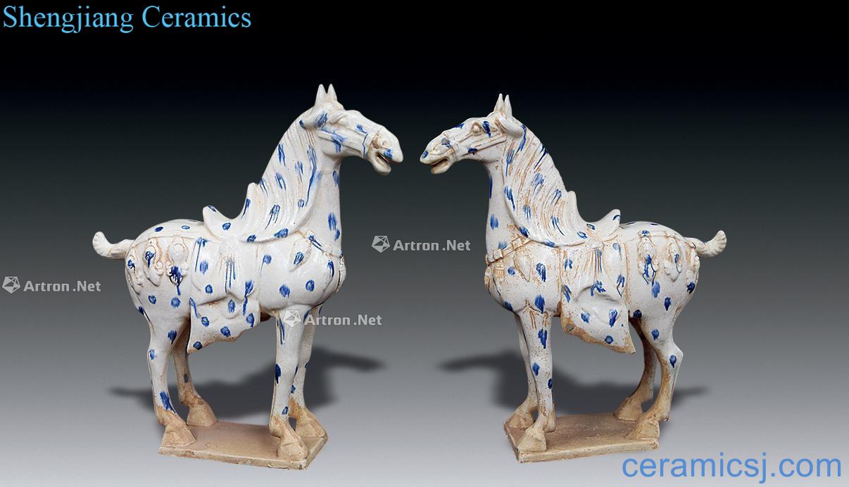 Tang dynasty blue and white horse (a)