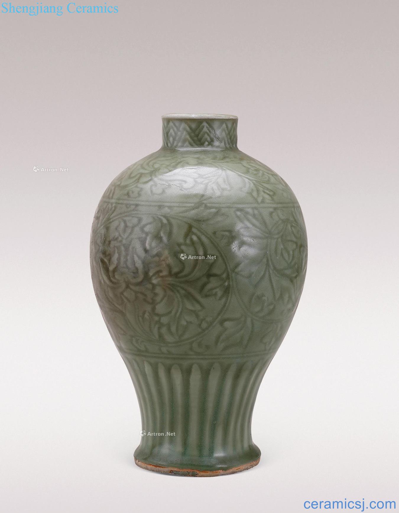 Ming hongwu Longquan in state kiln drive makes green glazed carved branch grain mei bottle