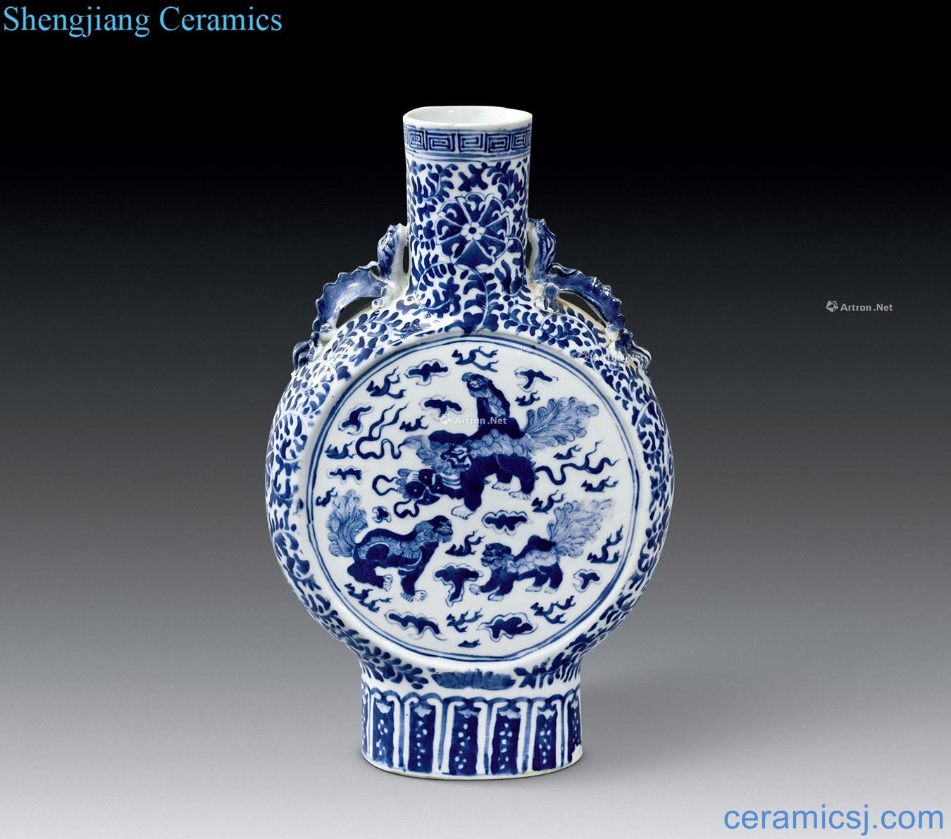 In the qing dynasty Blue and white too less lion lion on bottles