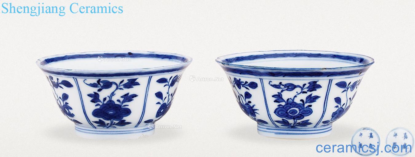 Qing jiaqing Small bowl of blue and white flower pattern (a)