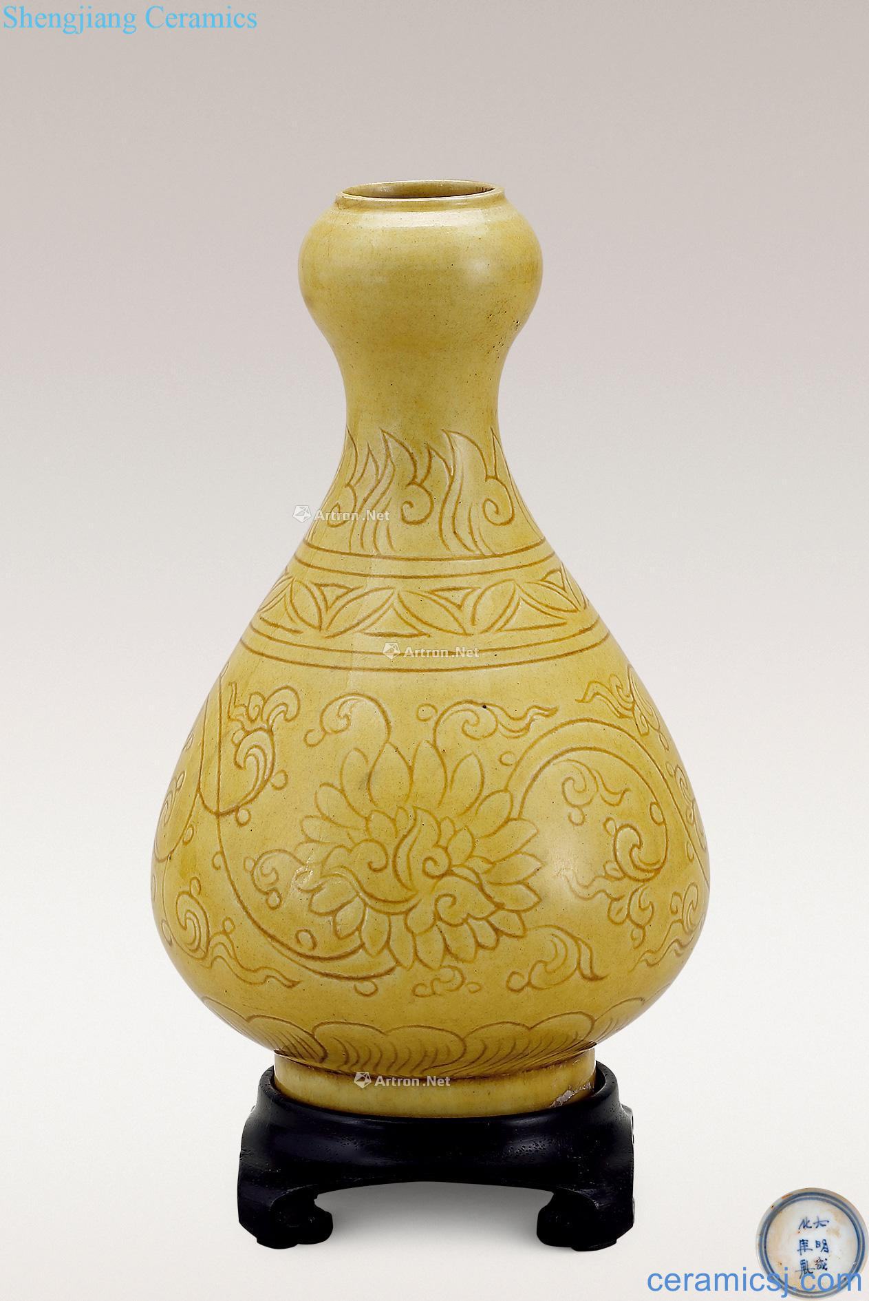 Ming Dark yellow glaze carved lotus flower grain garlic bottle