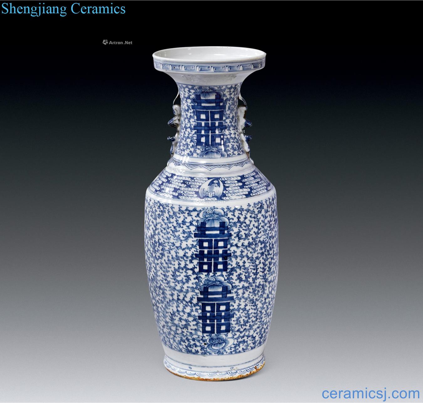 In the qing dynasty Blue and white happy character lotus flower big bottle