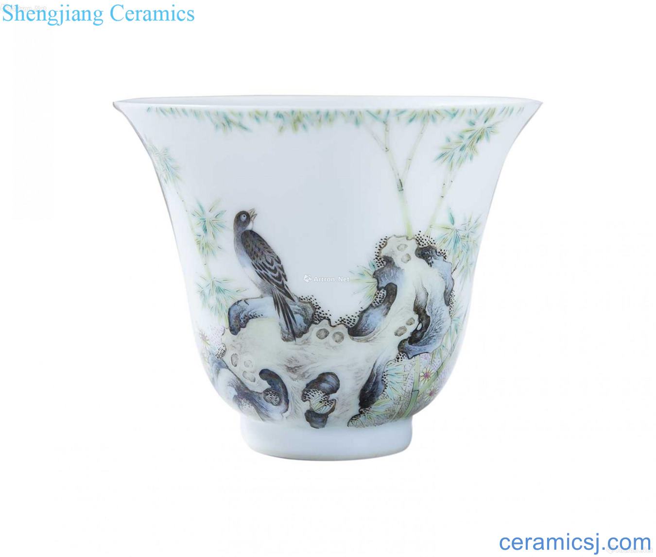 The colored enamel painting of flowers and grain cup