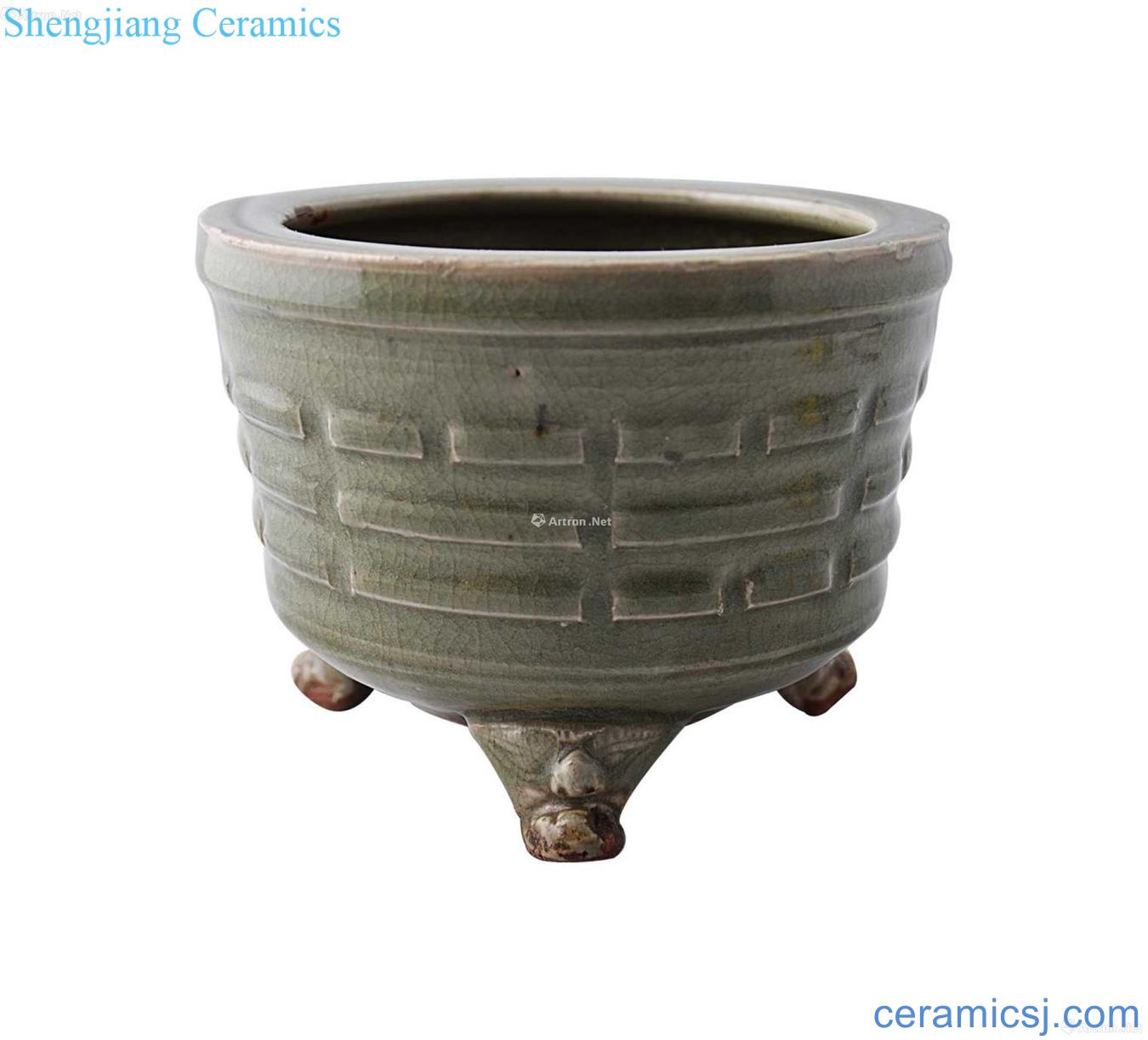 Longquan celadon gossip grain furnace with three legs