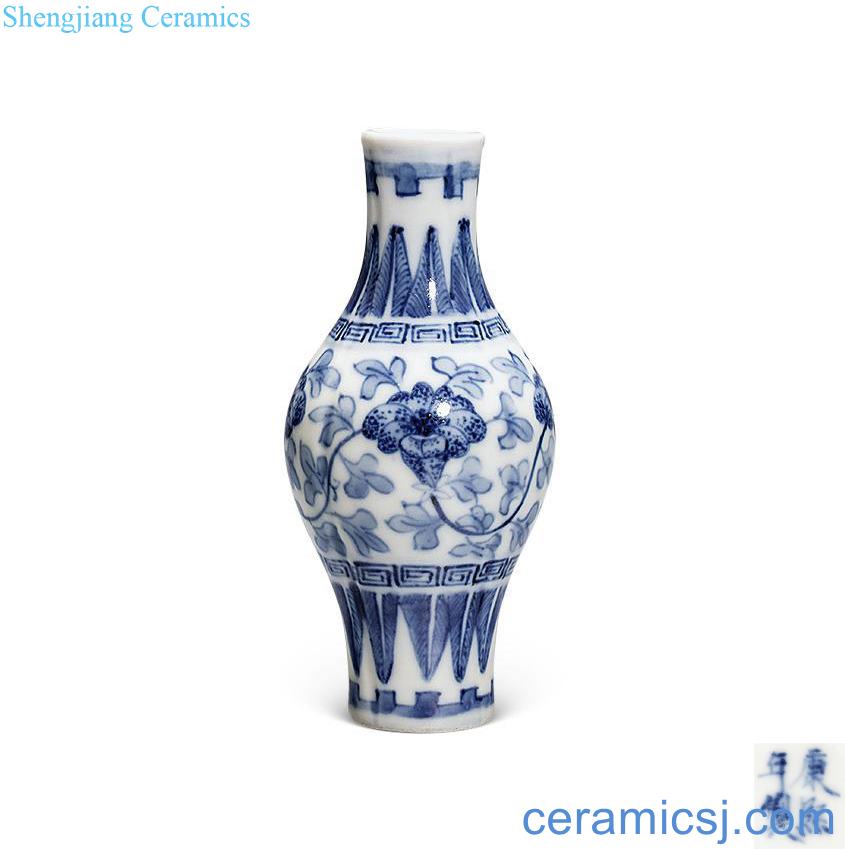 Qing dynasty blue and white flower grain olives