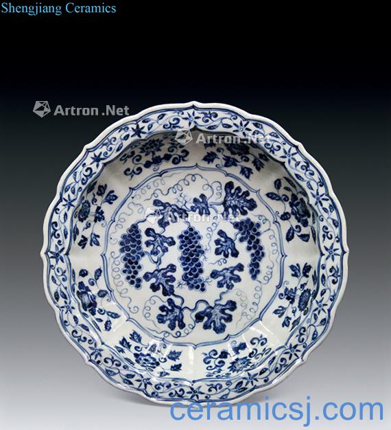 Xuande years Blue and white grape disc