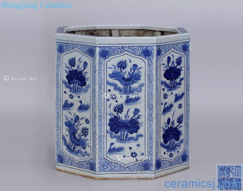 qing Blue and white flower on grain anise cylinder