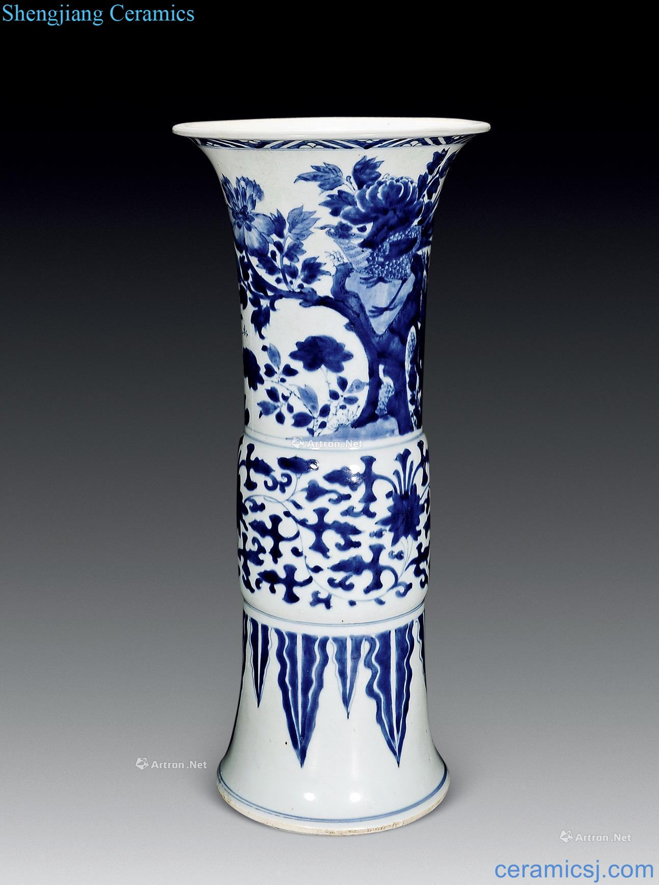 Qing shunzhi Blue and white flower on grain vase with flowers
