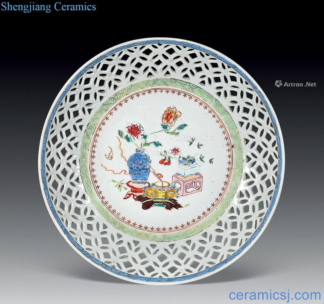 Qing yongzheng pastel antique lines hollow plate